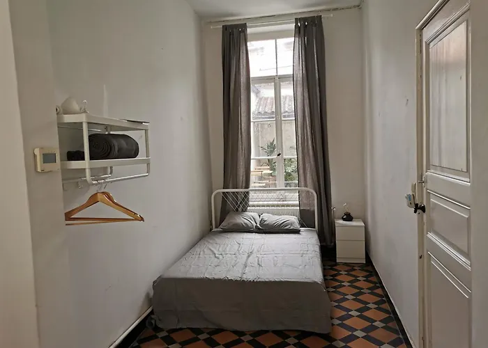 Spacious In Centre Проживання в сім'ї