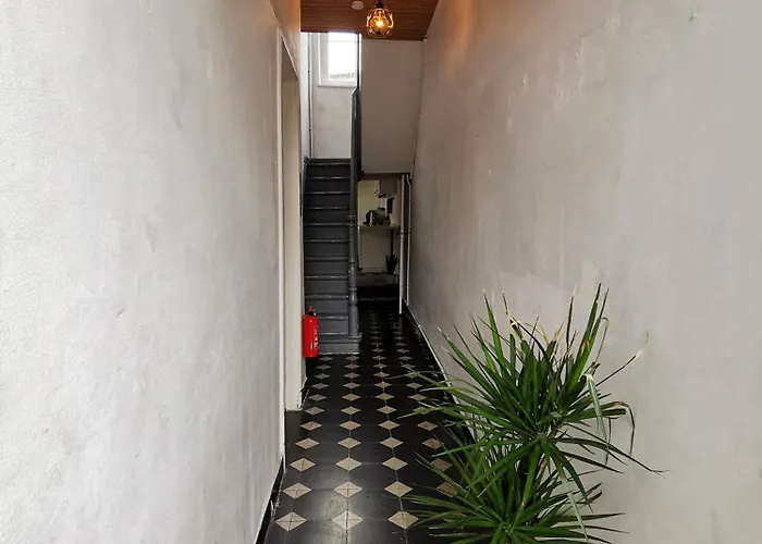 Проживання в сім'ї Spacious In Centre *