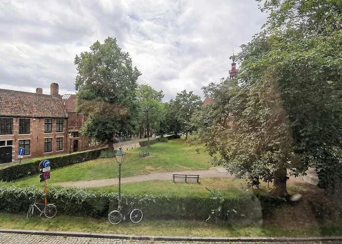 Spacious In Centre Проживання в сім'ї