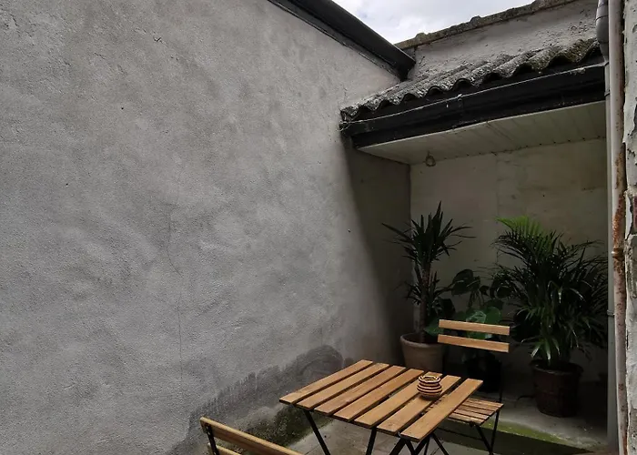 Spacious In Centre Проживання в сім'ї